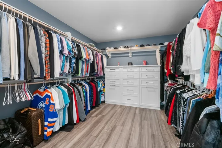 Walk-in closet