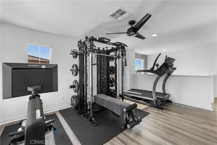 Upstairs loft w/ TV