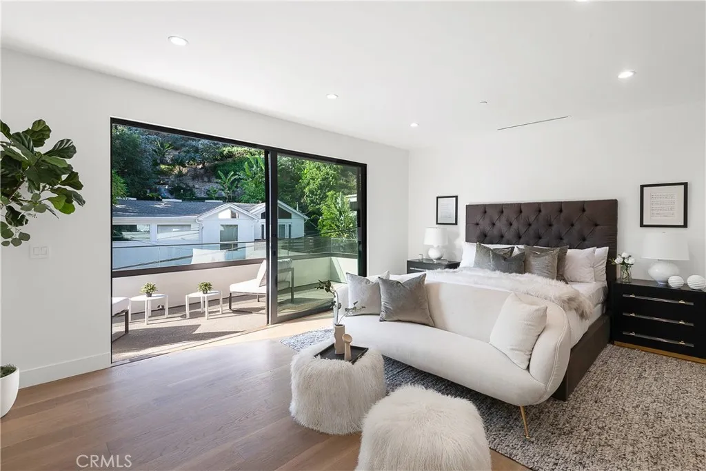 9836 Yoakum Drive, Beverly Hills, California 90210 home-pic-28