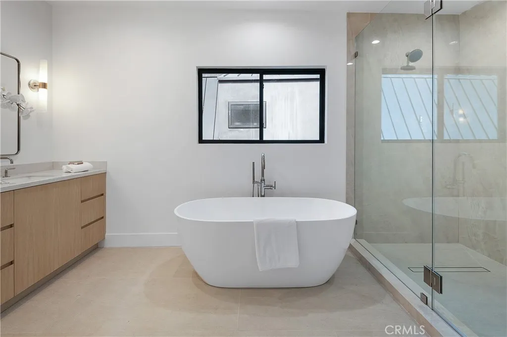 9836 Yoakum Drive, Beverly Hills, California 90210 home-pic-32