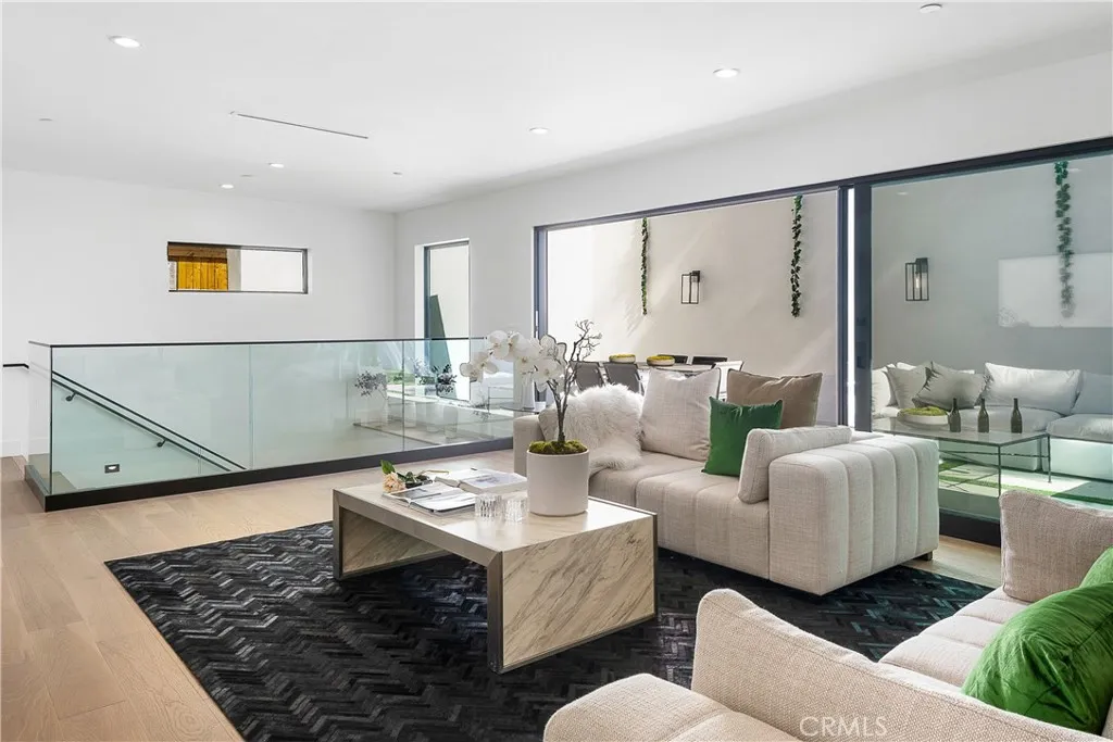 9836 Yoakum Drive, Beverly Hills, California 90210 home-pic-21