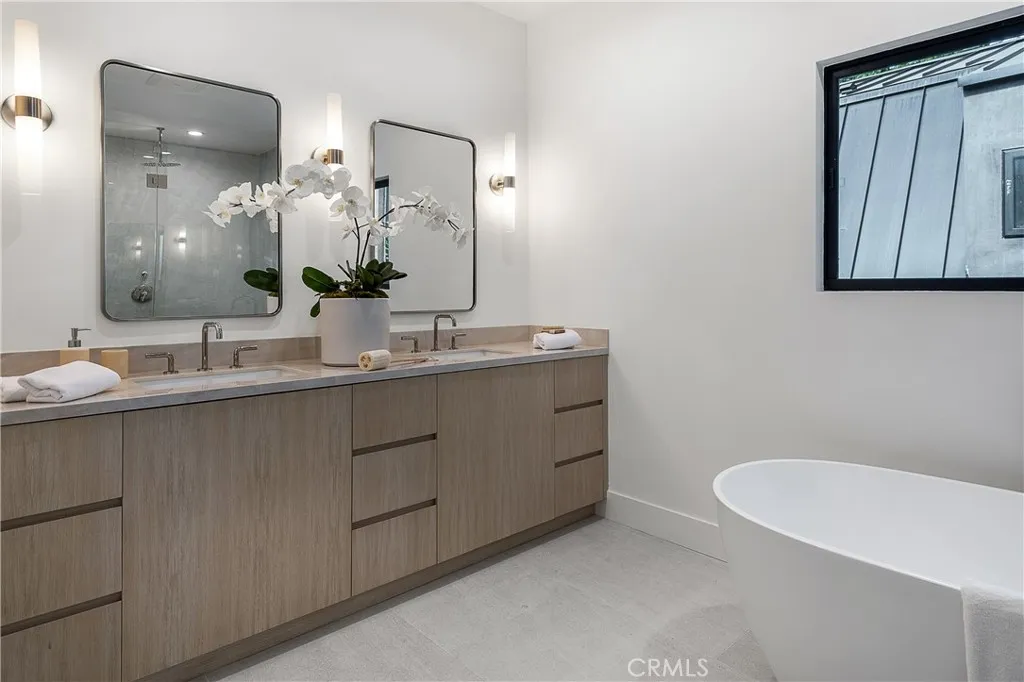 9836 Yoakum Drive, Beverly Hills, California 90210 home-pic-30