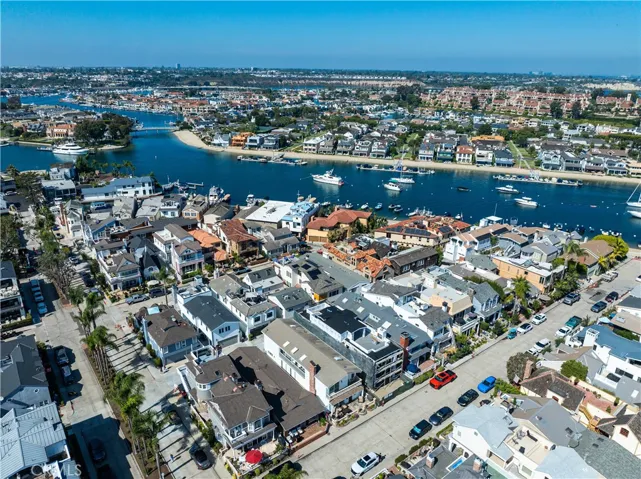 205 Garnet Avenue, Newport Beach, California 92662
