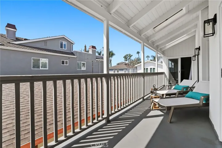 exterior deck off bedroom 3 & bedroom 4