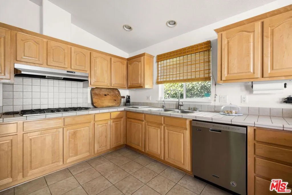 1130 Mohawk, Topanga, California 90290 home-pic-11