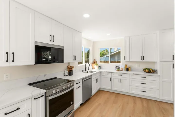 959 Chestnut Drive, Escondido, California 92025