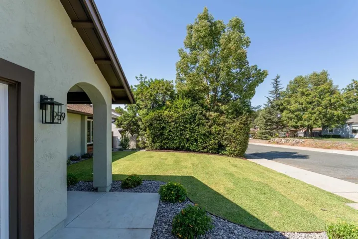 959 Chestnut Drive, Escondido, California 92025