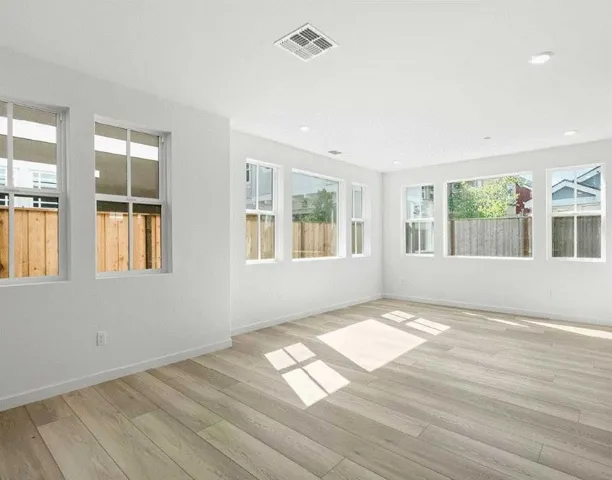 305 Caulfield Lane, Petaluma, California 94952