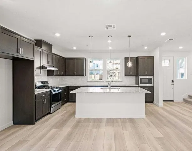 302 Caulfield Lane, Petaluma, California 94952