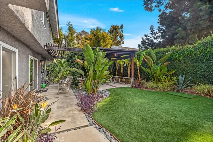 A backyard that is great for relaxation and/or entertaining.