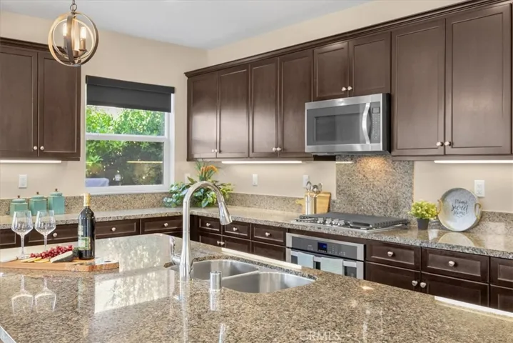 15162 Ledgestone Street, Fontana, California 92336
