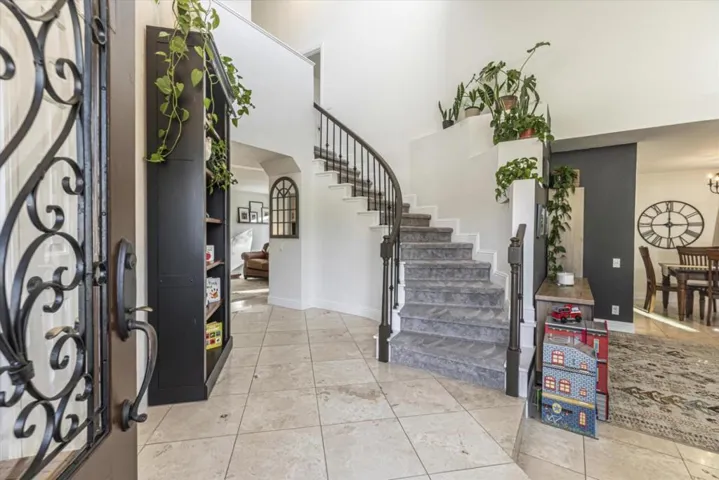 9470 Eagle View Way, Gilroy, California 95020