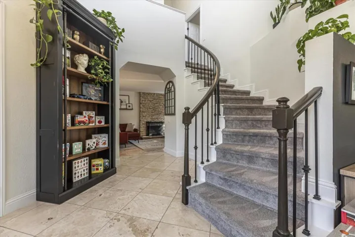 9470 Eagle View Way, Gilroy, California 95020