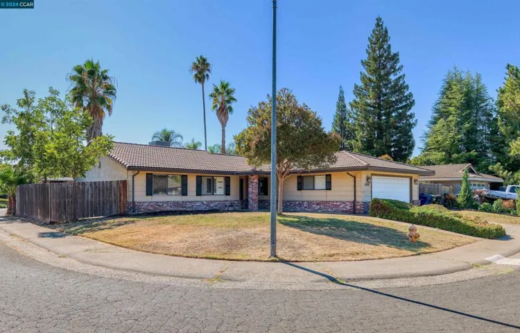 5230 Linda Lou Dr, Carmichael, California 95608