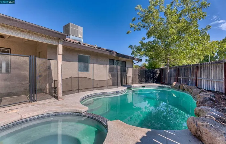 5230 Linda Lou Dr, Carmichael, California 95608