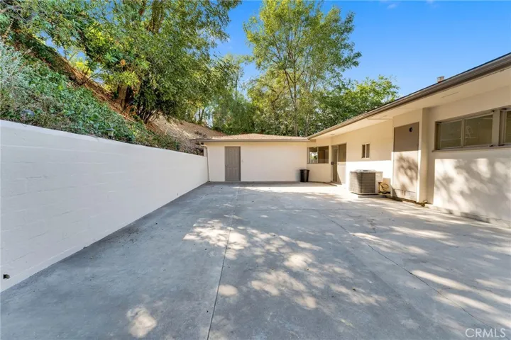 Courtyard for jacuzzi tub or dining