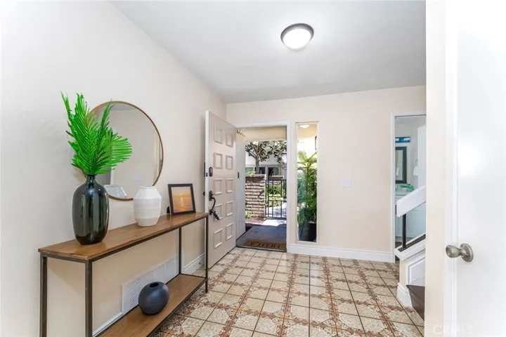 11 Segura 54, Irvine, California 92612