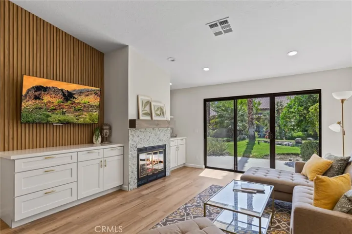 605 Woodcrest Lane E, Palm Desert, California 92260