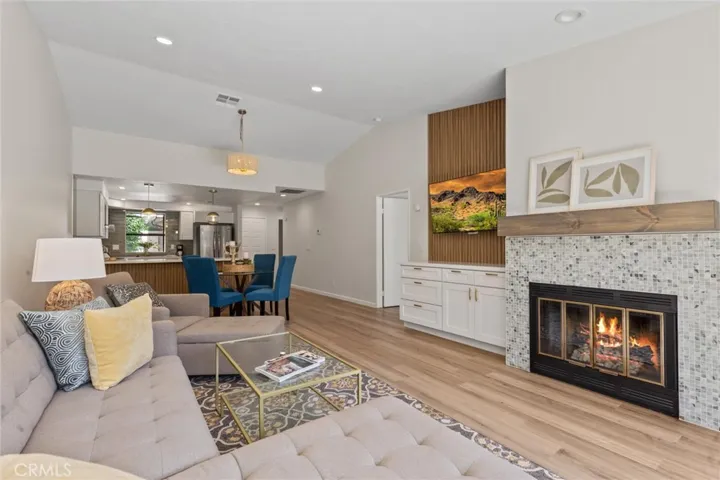 605 Woodcrest Lane E, Palm Desert, California 92260