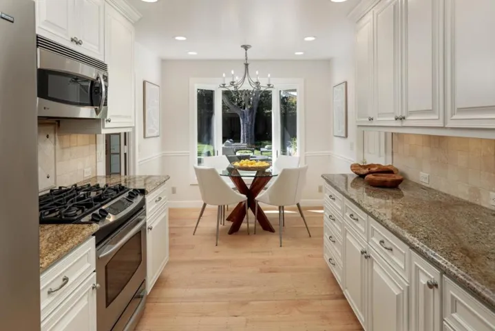 284 Langton Avenue, Los Altos, California 94022