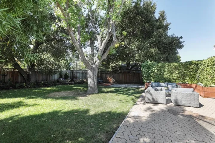 284 Langton Avenue, Los Altos, California 94022