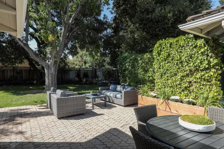 284 Langton Avenue, Los Altos, California 94022