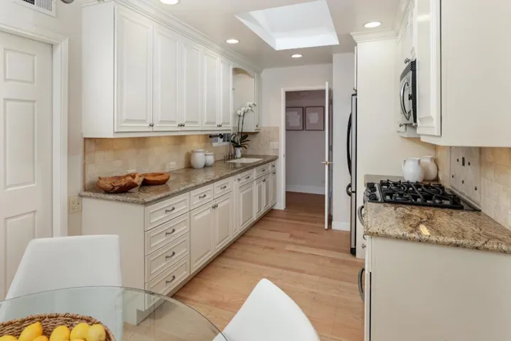 284 Langton Avenue, Los Altos, California 94022