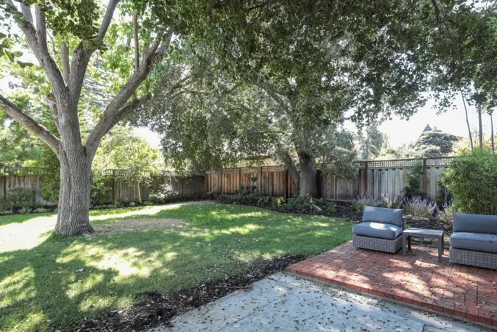 284 Langton Avenue, Los Altos, California 94022
