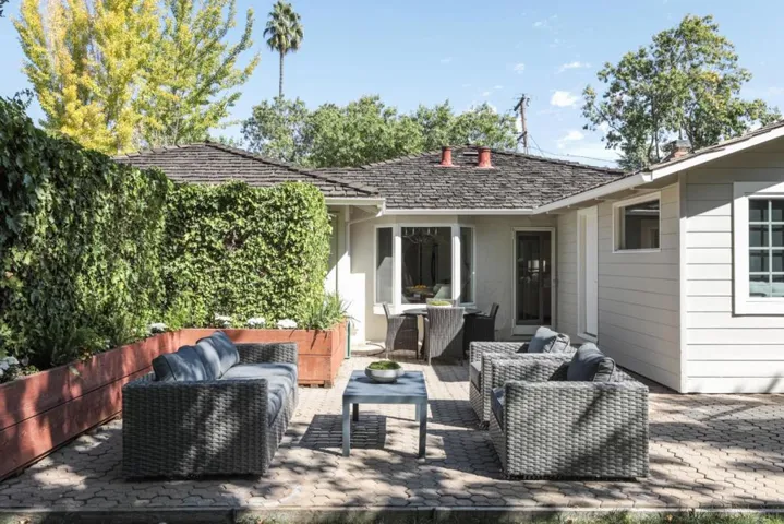284 Langton Avenue, Los Altos, California 94022