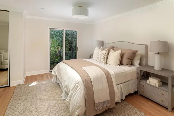 284 Langton Avenue, Los Altos, California 94022