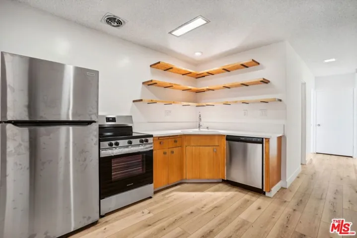 9000 Clifton Way 6, Beverly Hills, California 90211