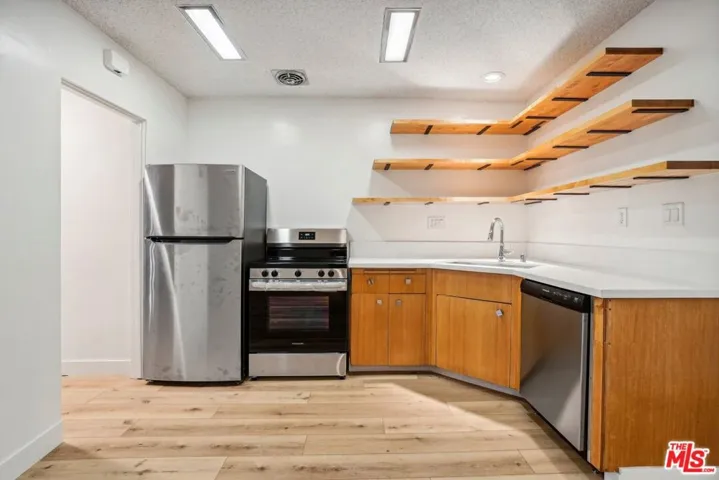 9000 Clifton Way 6, Beverly Hills, California 90211