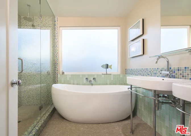 843 Enchanted Way, Pacific Palisades, California 90272