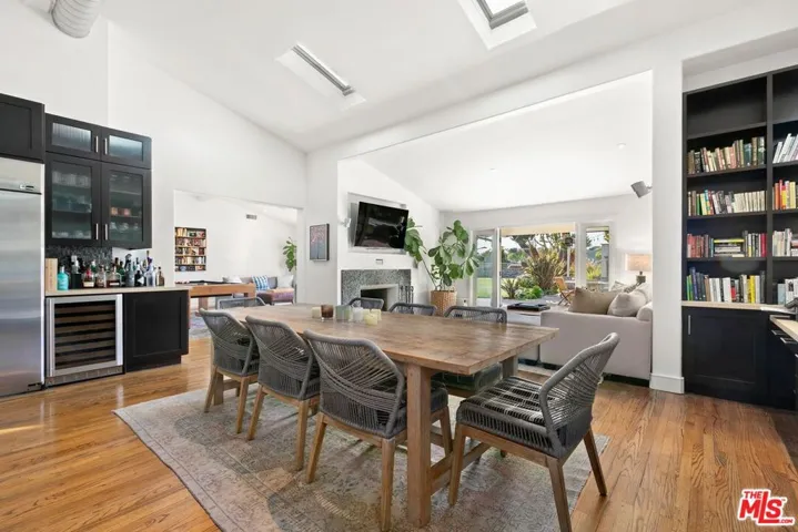 843 Enchanted Way, Pacific Palisades, California 90272