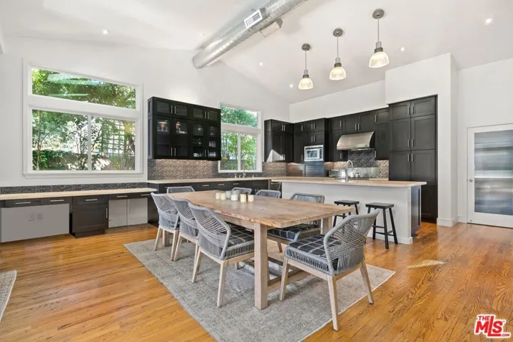 843 Enchanted Way, Pacific Palisades, California 90272