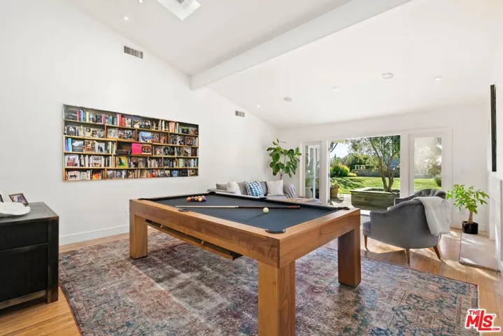 843 Enchanted Way, Pacific Palisades, California 90272