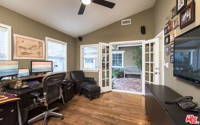 843 Enchanted Way, Pacific Palisades, California 90272