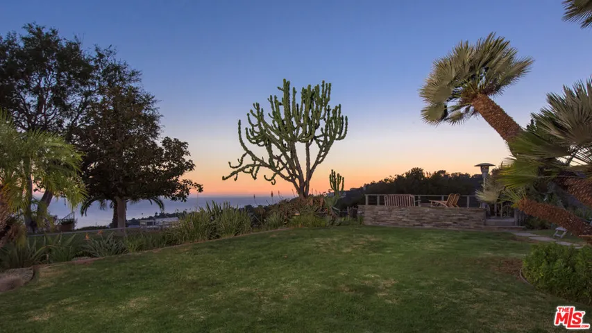 843 Enchanted Way, Pacific Palisades, California 90272
