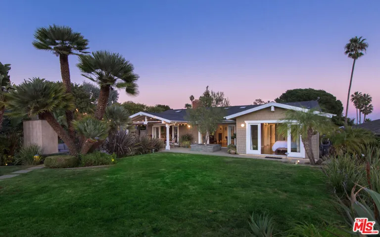 843 Enchanted Way, Pacific Palisades, California 90272