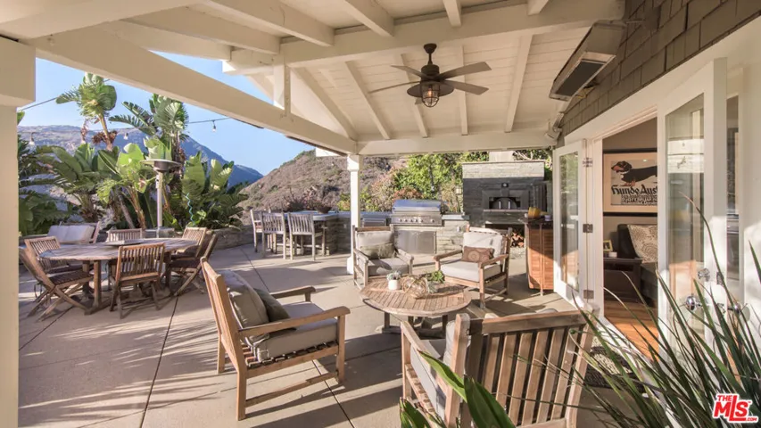 843 Enchanted Way, Pacific Palisades, California 90272