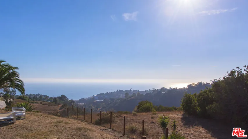 843 Enchanted Way, Pacific Palisades, California 90272