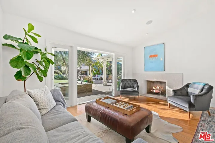 843 Enchanted Way, Pacific Palisades, California 90272