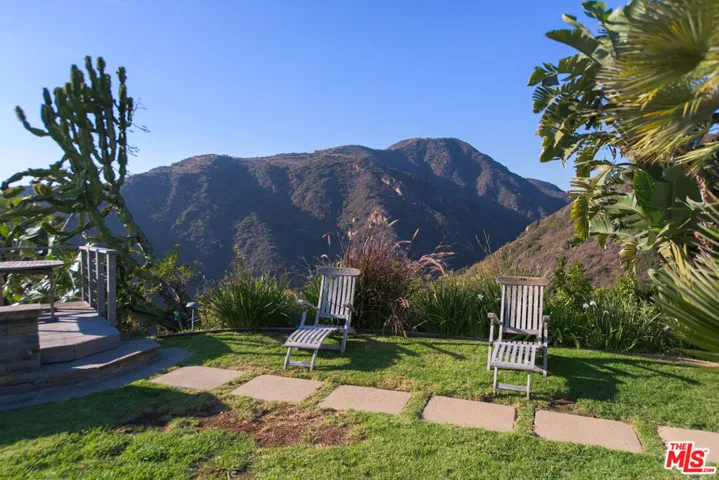 843 Enchanted Way, Pacific Palisades, California 90272