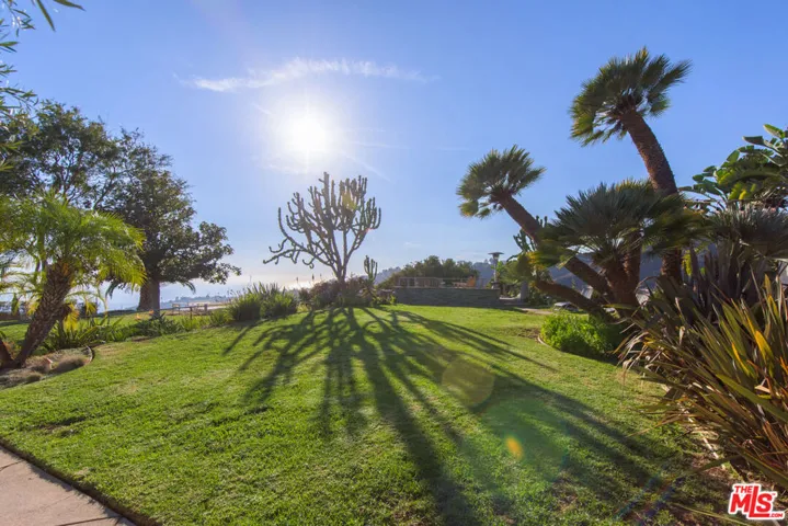 843 Enchanted Way, Pacific Palisades, California 90272