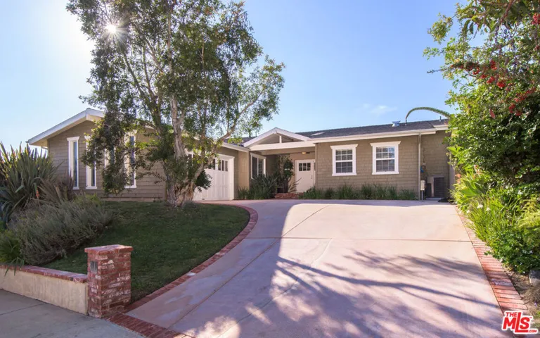 843 Enchanted Way, Pacific Palisades, California 90272
