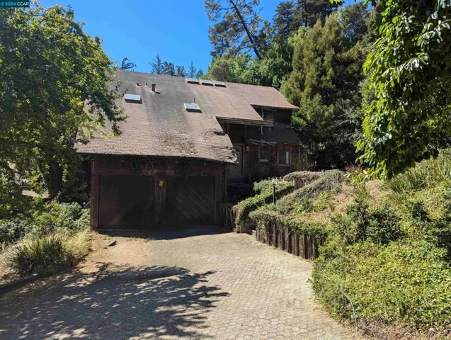 7460 Woodrow Dr, Oakland, California 94611