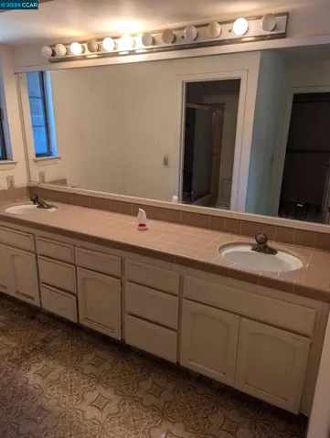 7460 Woodrow Dr, Oakland, California 94611