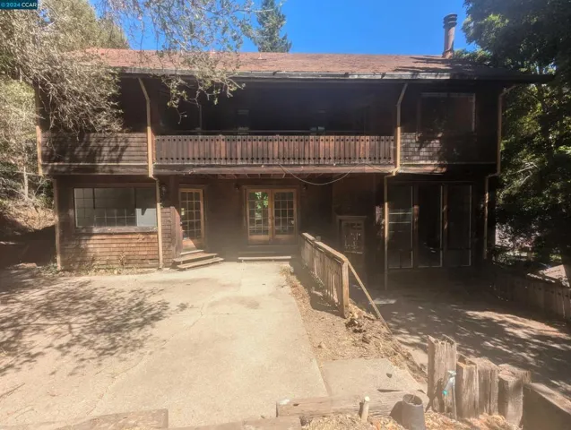 7460 Woodrow Dr, Oakland, California 94611