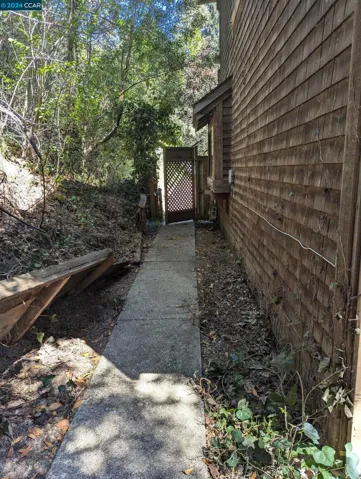 7460 Woodrow Dr, Oakland, California 94611