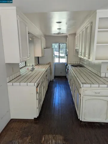 7460 Woodrow Dr, Oakland, California 94611